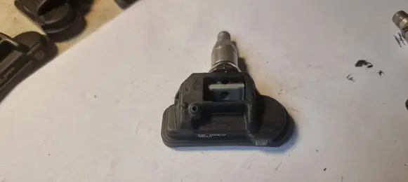 Opel Astra J Tire pressure sensor 13581560