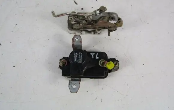Mitsubishi Galant Rear door lock 1528005620