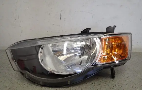 Mitsubishi Colt Headlight/headlamp 8301B179