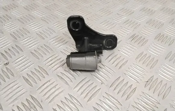 Mercedes-Benz C W204 Front door lower hinge 