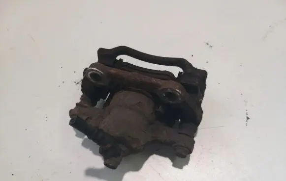 Honda CR-V Rear brake caliper