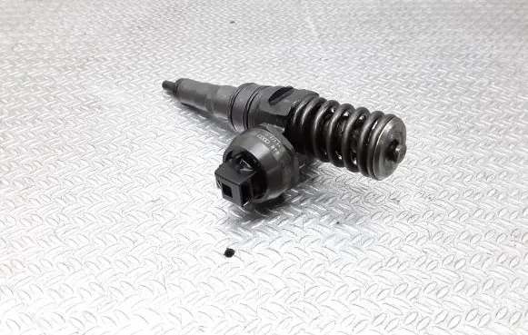 Skoda Octavia Mk2 (1Z) Fuel injector 038130073AG
