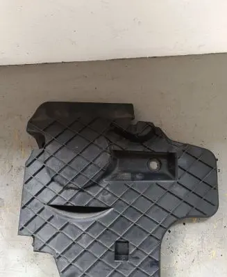 Mercedes-Benz E W212 Timing belt guard (cover) A6510100175 BBP198402
