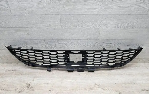 Dacia Sandero III Front bumper lower grill 622543243R