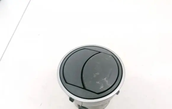 Mazda 3 II Dash center air vent grill BBM464730