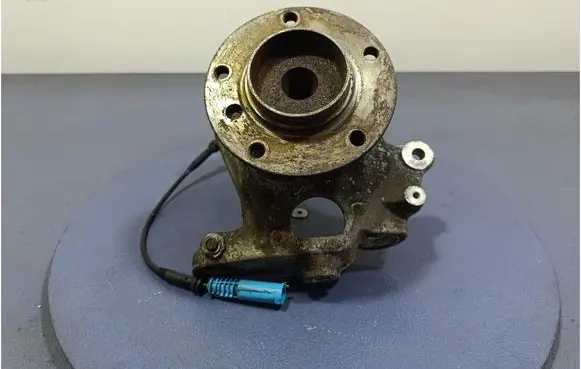 BMW 5 E60 E61 Front wheel hub spindle knuckle 6760953L