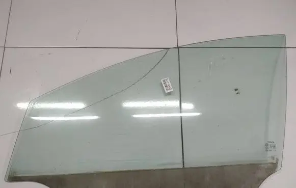 Toyota Corolla Verso AR10 Front door window glass four-door AS2