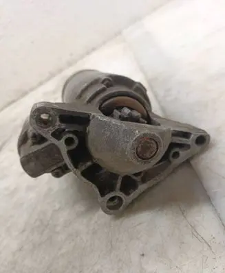 Peugeot 405 Starter motor M001T9028