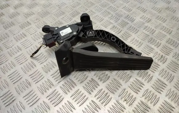KIA Ceed Accelerator throttle pedal 32700A6100