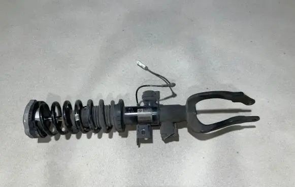 BMW 5 F10 F11 Front shock absorber with coil spring 6796858