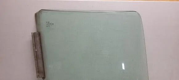 Volkswagen II LT Front door window glass four-door