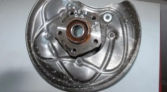 Rear wheel hub spindle/knuckle