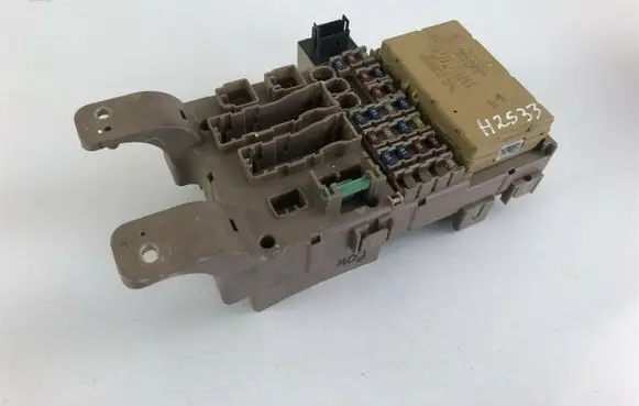 Toyota Corolla E120 E130 Fuse box set 8264113040 H2533
