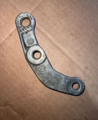 BMW 5 E39 Sway bar bush bracket, front 1091988