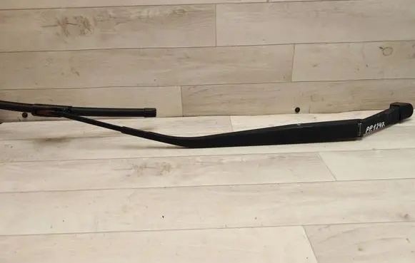 Hyundai Tucson JM Front wiper blade arm F00S510142