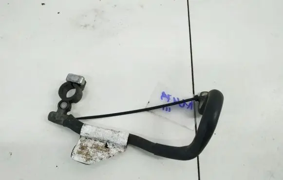 Volkswagen Golf V Positive cable (battery)