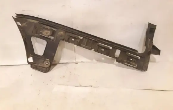 Front bumper mounting bracket