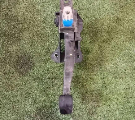 Dacia Sandero II Clutch pedal 8201298896