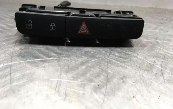 Opel Insignia A Hazard light switch 13324594 0029
