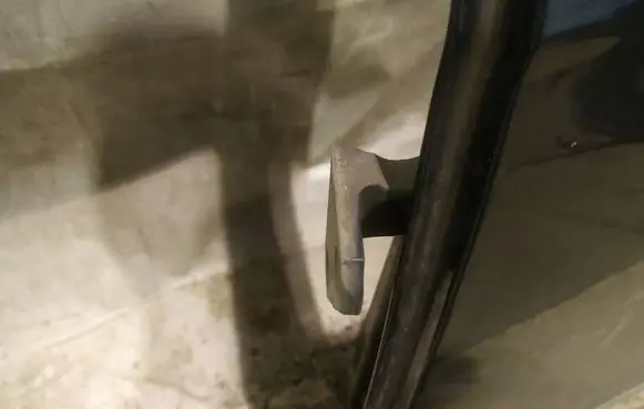 Volkswagen PASSAT B6 Rear door lower hinge 