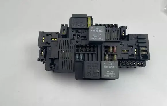 Mercedes-Benz E W213 Fuse module A2139062202 173817151 58K615F02