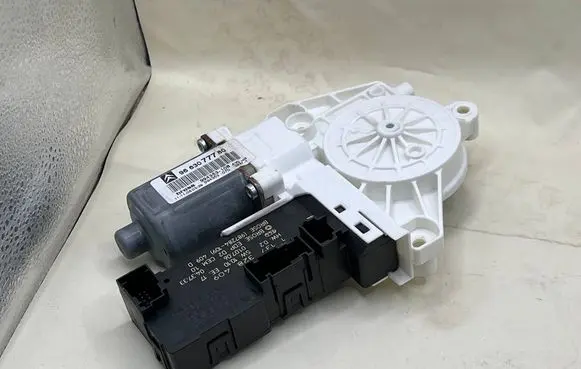 Citroen C4 Grand Picasso Rear glass lock/latch C401 9222Y7