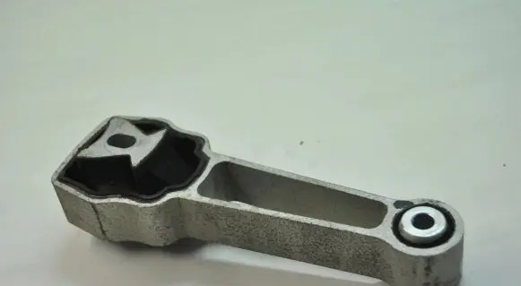 Volvo XC60 Engine mount bracket