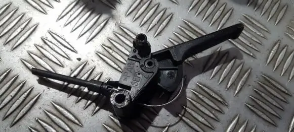 Peugeot 406 Engine bonnet (hood) release handle