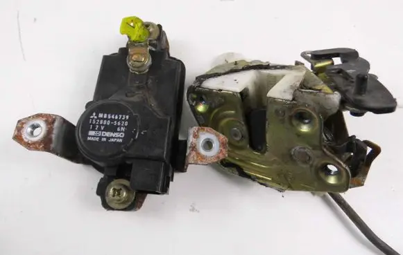 Mitsubishi Space Wagon Rear door lock