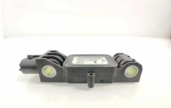 Suzuki Grand Vitara II Airbag deployment crash/impact sensor 3893065J30 W002T11871 0479050499