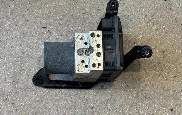 BMW X6 E71 ABS Pump 6798284