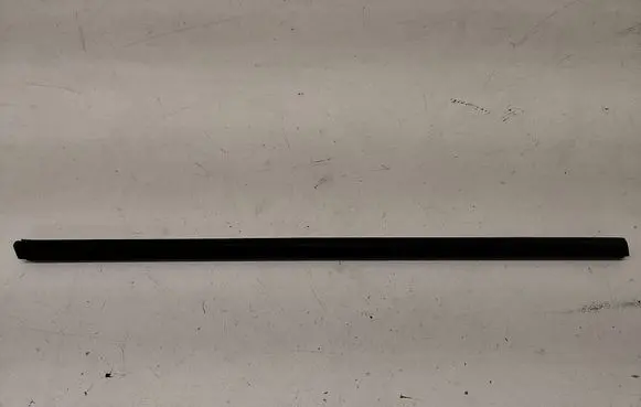 Opel Zafira B Front door trim bar 13132073