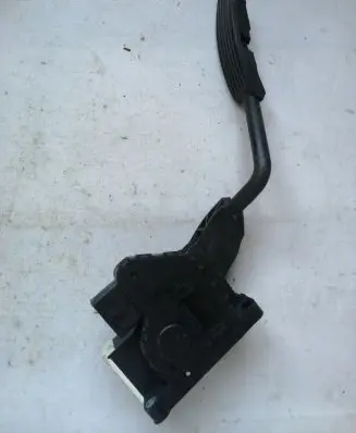 Opel Corsa D Accelerator throttle pedal 13305805