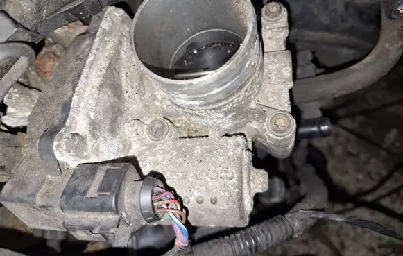 Skoda Fabia Mk2 (5J) Throttle valve 07071103859 1640701883