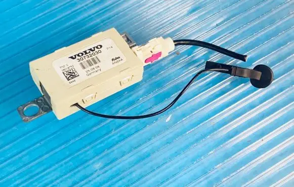 Volvo C30 Aerial antenna amplifier 30732030