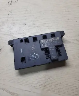 Mercedes-Benz C W203 Door control unit/module 2038201585 351321