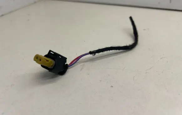 Audi Q5 SQ5 Fuel injector wires 4F0973202