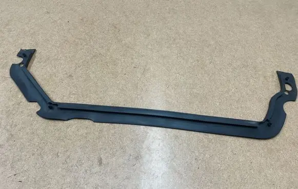 BMW 3 E46 Engine compartment rubber 64318370409 8370409