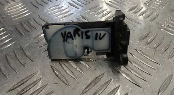 Toyota Yaris XP210 Mass air flow meter 22204-24010