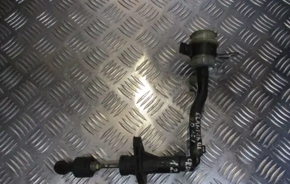 Hyundai Elantra Clutch slave cylinder 
