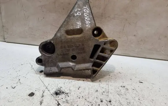 Engine mounting bracket