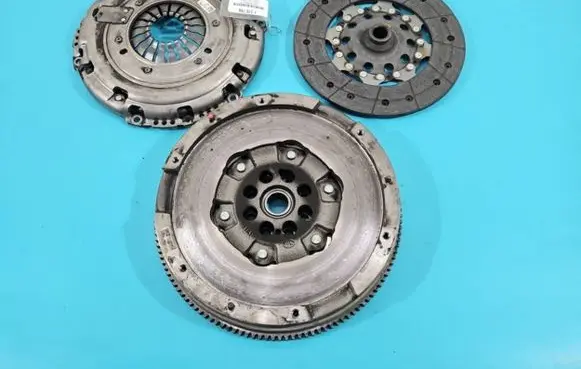 Renault Trafic III (X82) Dual mass flywheel 302059239R IMPRK1370766