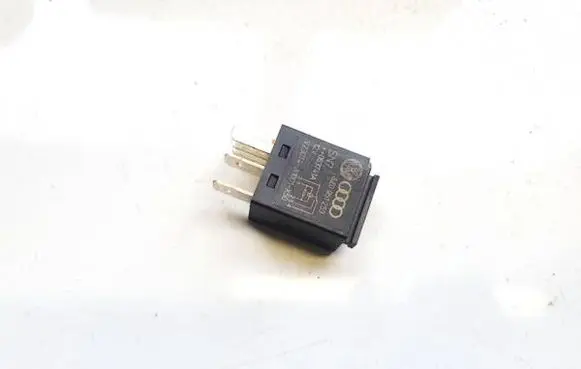 Audi Q7 4L Other relay 8z0951253 v23074-a1001-x50