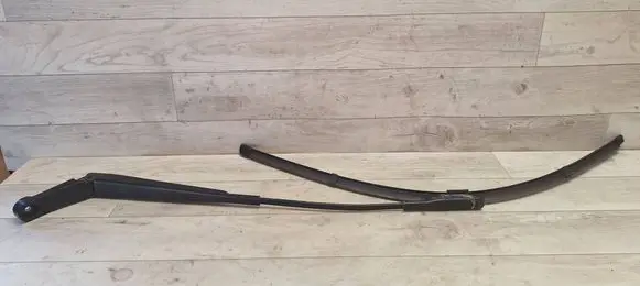 Opel Zafira B Front wiper blade arm 13145563