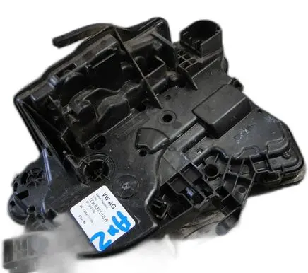Volkswagen Polo VI Front door lock