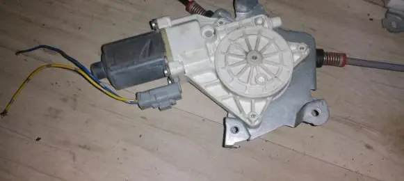 Nissan Micra Front door window regulator motor 0130822203