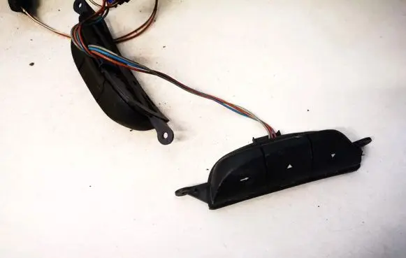 Steering wheel buttons/switches