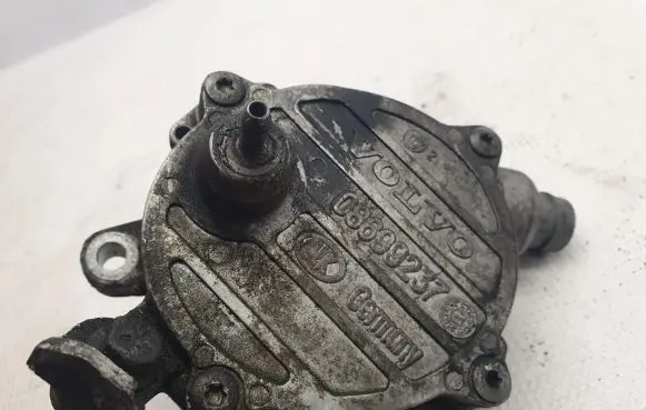 Volvo V70 Vacuum pump 08699237