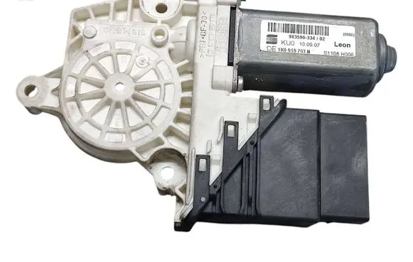 Seat Leon (1P) Rear door window regulator motor 1K0959703N 983599334 S1108H006