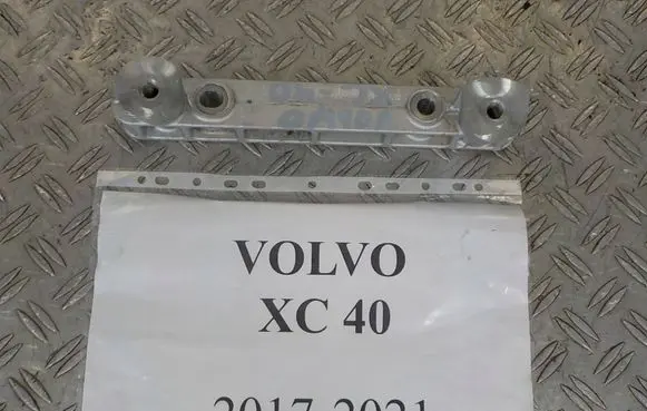 Volvo XC40 Engine mounting bracket